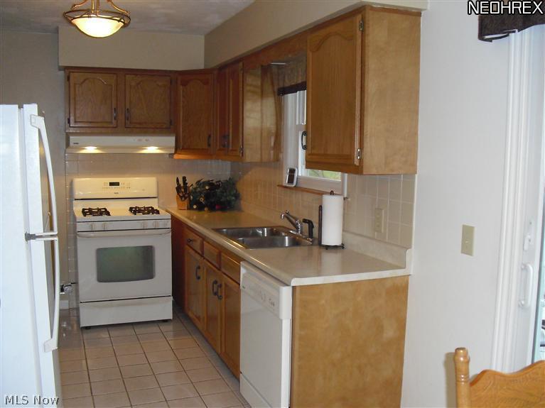 6250 Dodge Road Southwest Canton, OH 44706 - Photo 9 of 25 Kitchen with ceramic tile floor