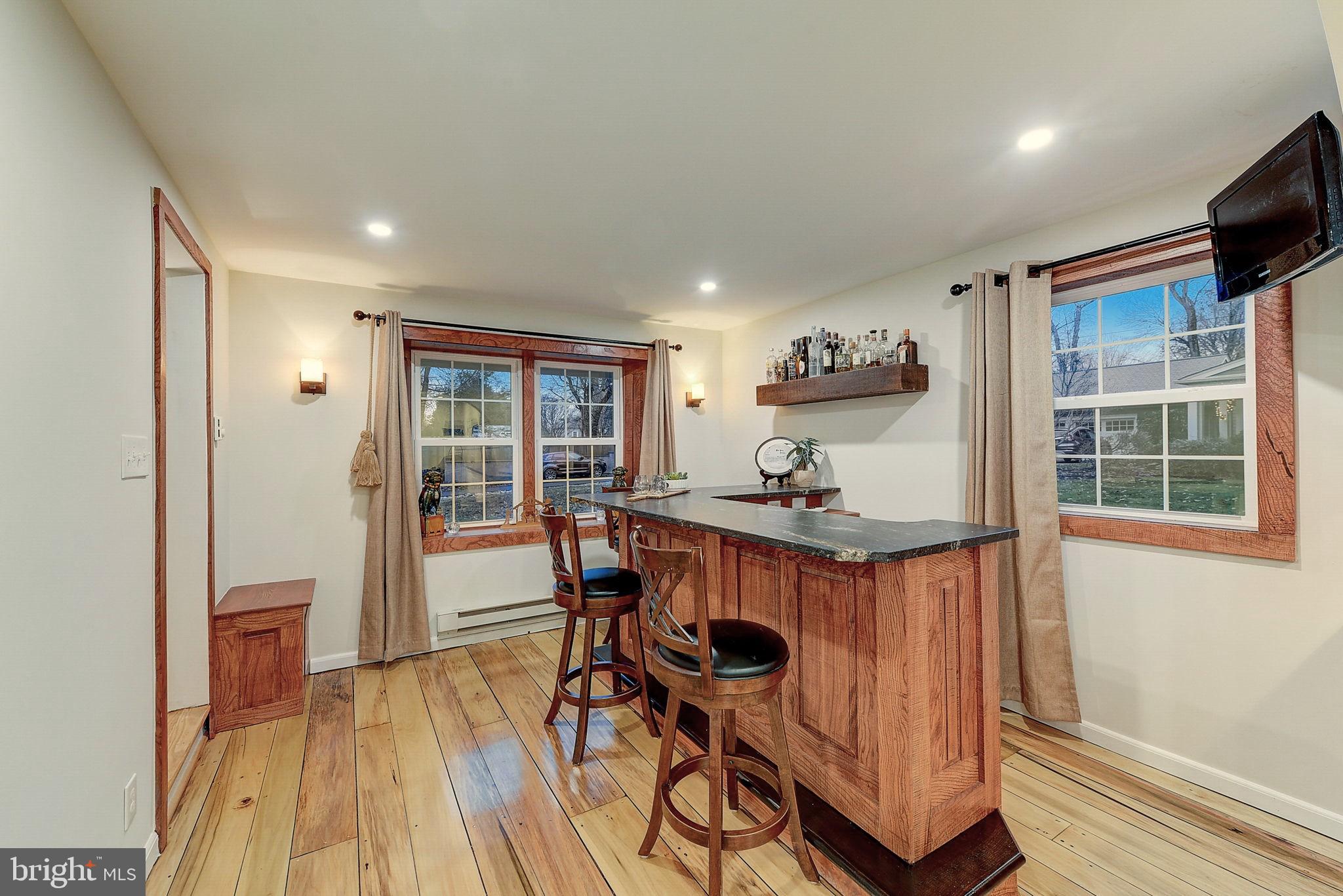 1439 Huntingdon Road Abington, PA 19001 - Photo 19 of 59 Wet bar