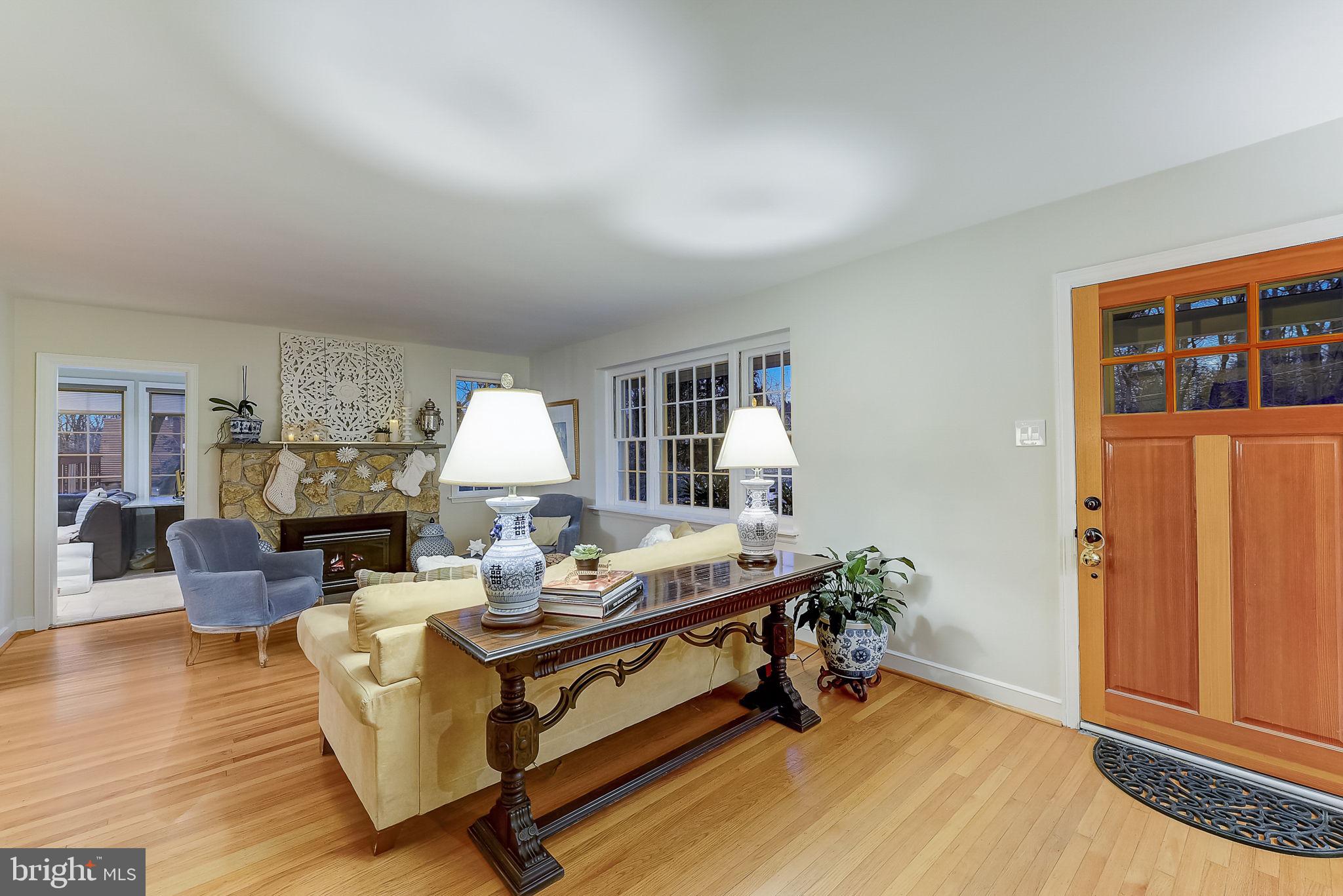 1439 Huntingdon Road Abington, PA 19001 - Photo 2 of 59 Foyer/living room