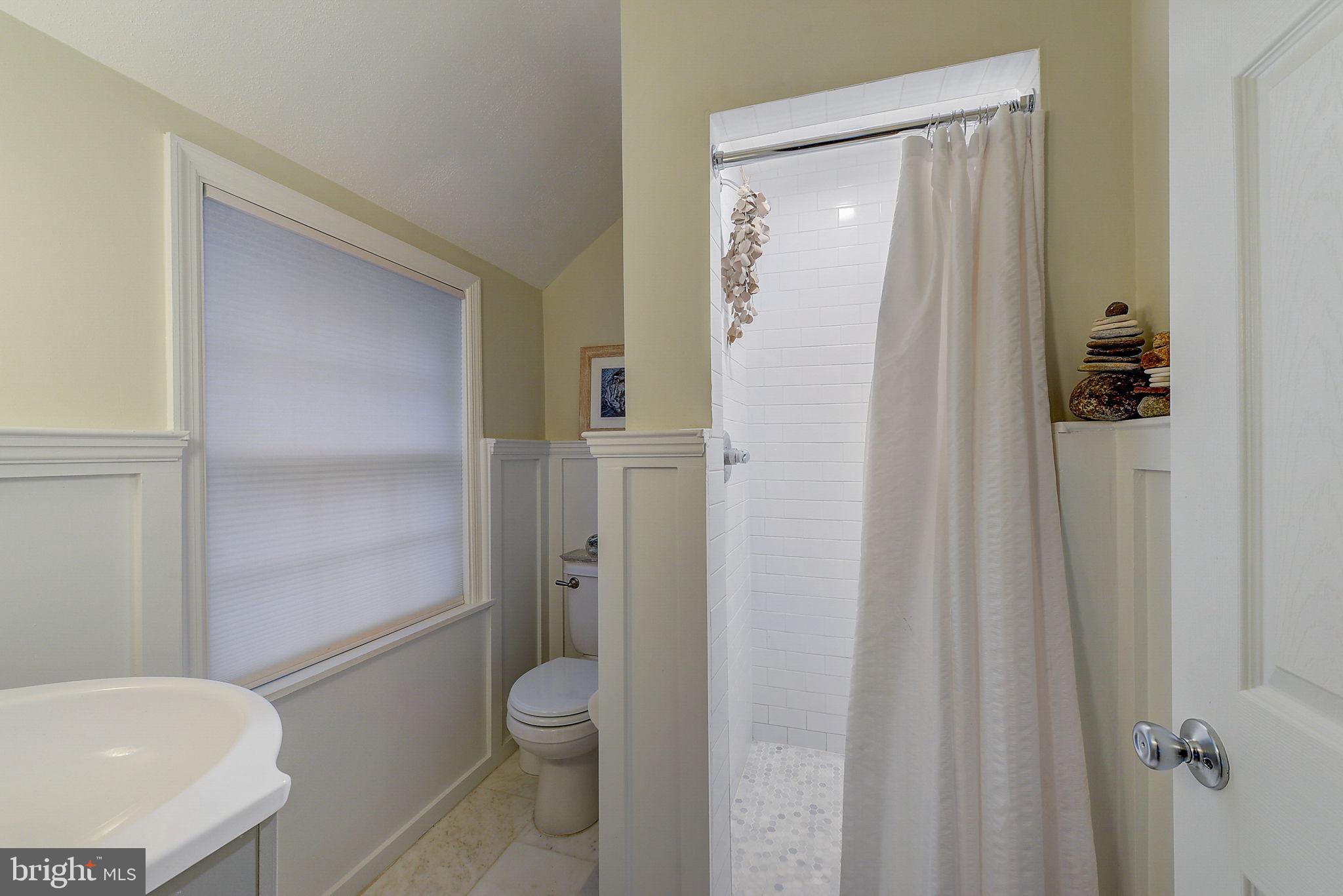 1439 Huntingdon Road Abington, PA 19001 - Photo 33 of 59 Main bathroom