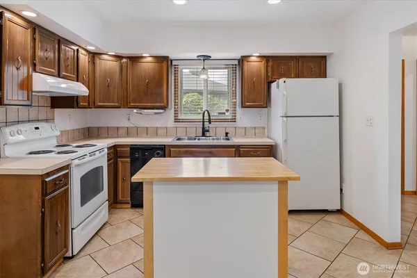 $484,000 | 13648 28th Place South, SeaTac, WA 98168