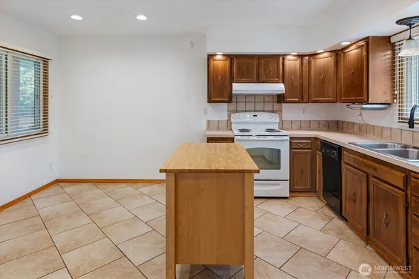 $484,000 | 13648 28th Place South, SeaTac, WA 98168