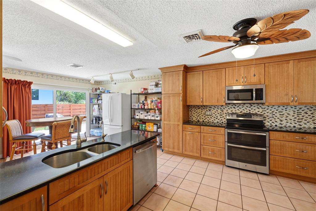 541 Morningside Road Venice, FL 34293 - Photo 9 of 37