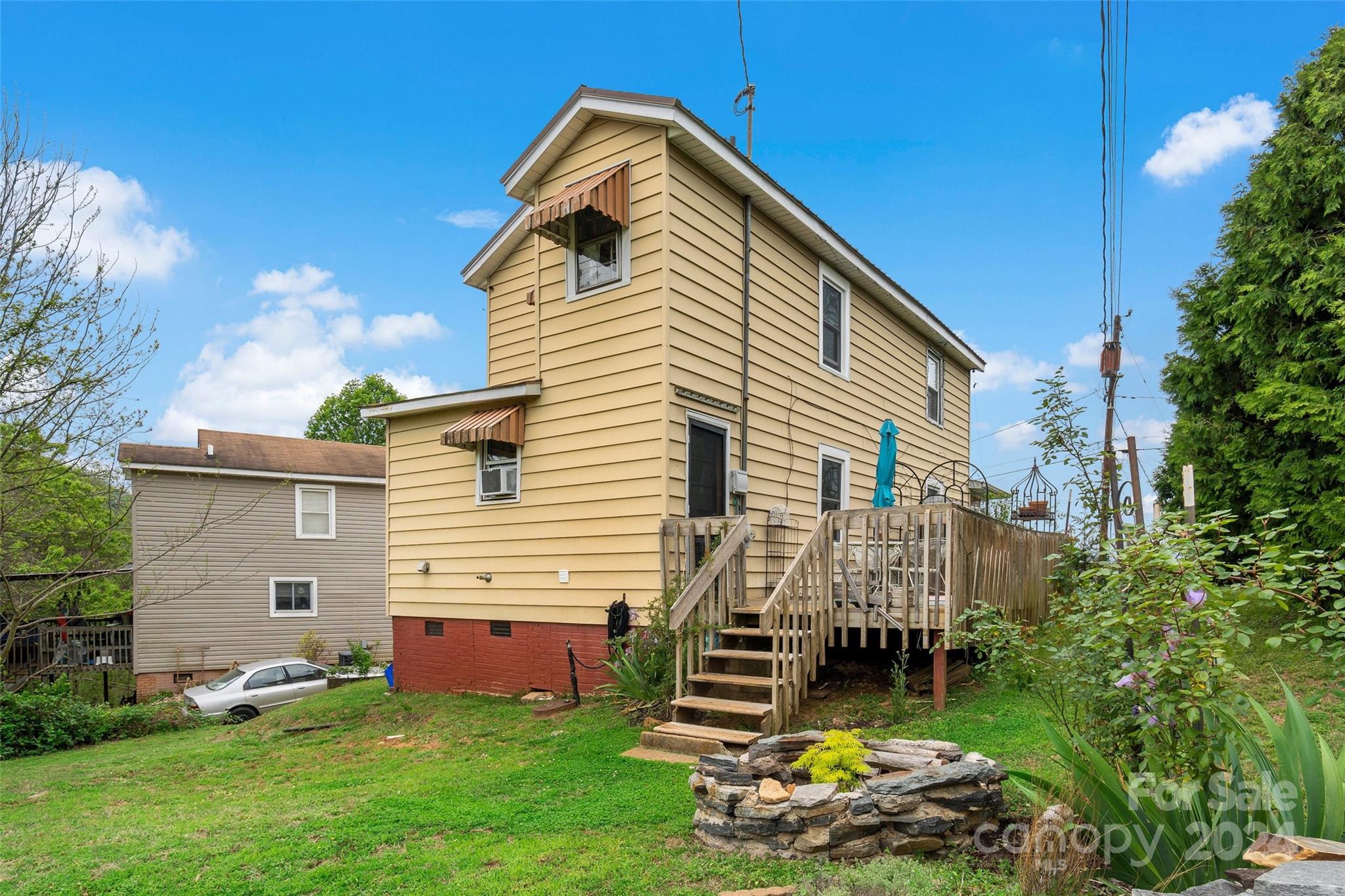 86 Ridge Street Marion, NC 28752 - Photo 4 of 29 Gallery Image 4