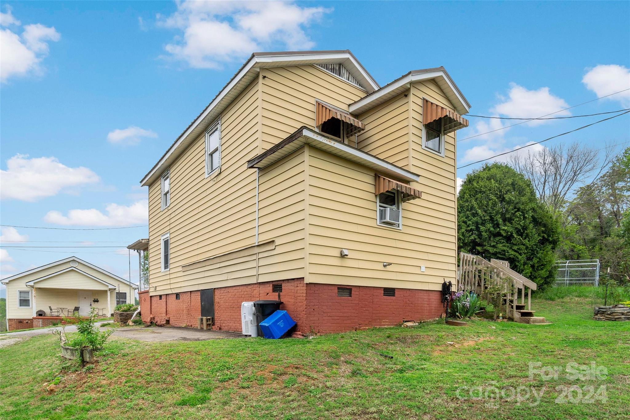 86 Ridge Street Marion, NC 28752 - Photo 6 of 29 Gallery Image 6