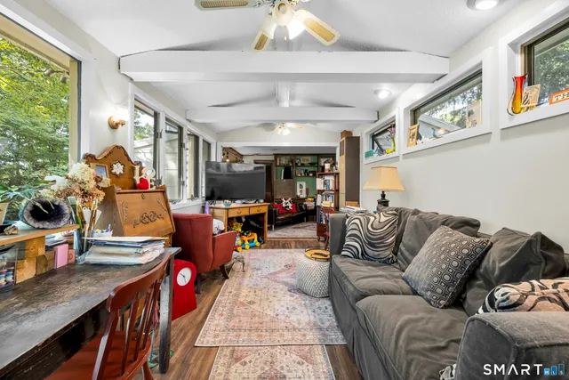 $375,000 | 90 Rowley Road, Woodbury, CT 06798