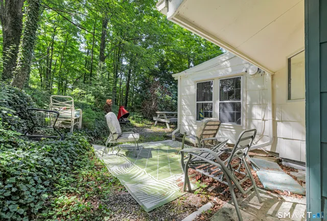 $375,000 | 90 Rowley Road, Woodbury, CT 06798