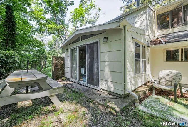 $375,000 | 90 Rowley Road, Woodbury, CT 06798