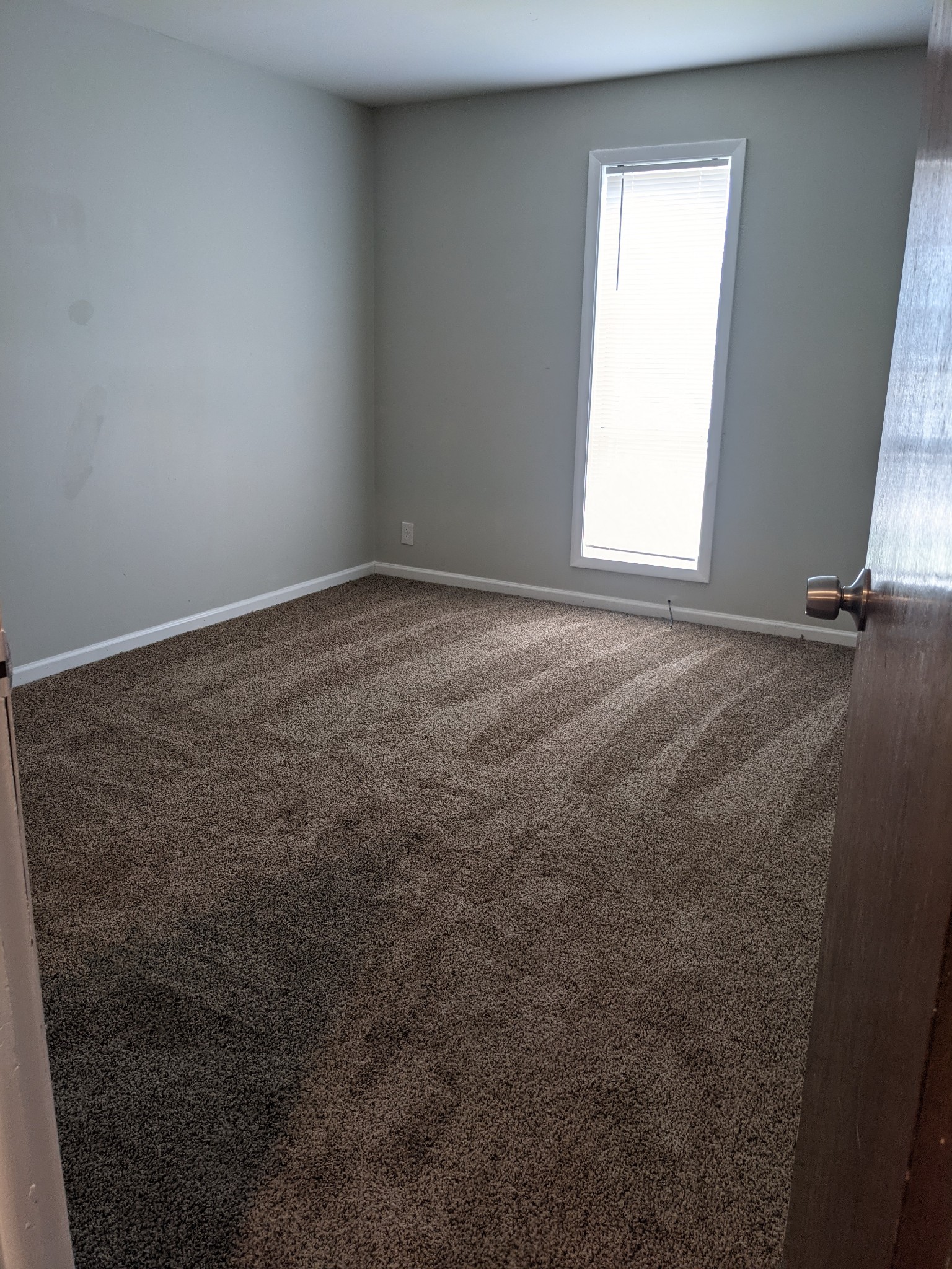 320 Welch Road, Unit F1 Nashville, TN 37211 - Photo 8 of 13 an empty room with a window