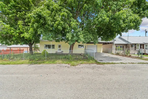 $195,000 | 103 Selkirk Street, Metaline, WA 99152