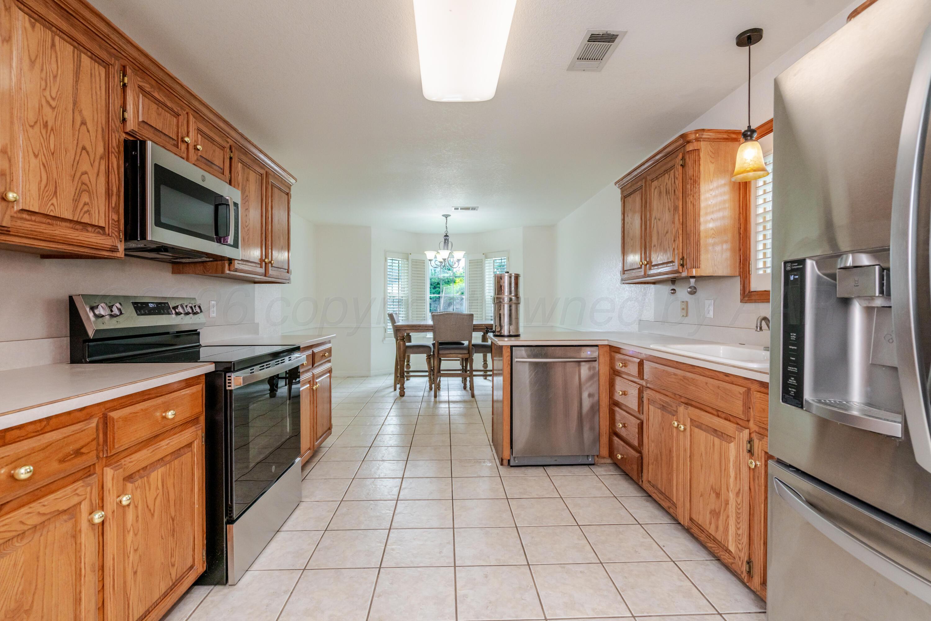 6108 Rutgers Street Amarillo, TX 79109 - Photo 11 of 32 Kitchen 3