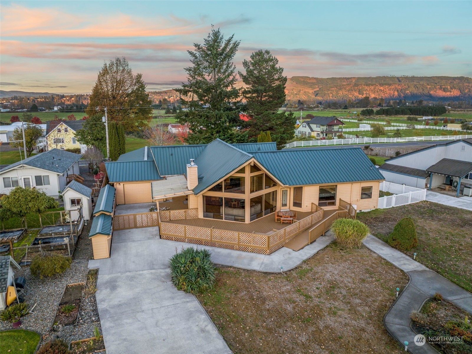 285 West Sunny Sands Road, Cathlamet, WA 98612 Compass