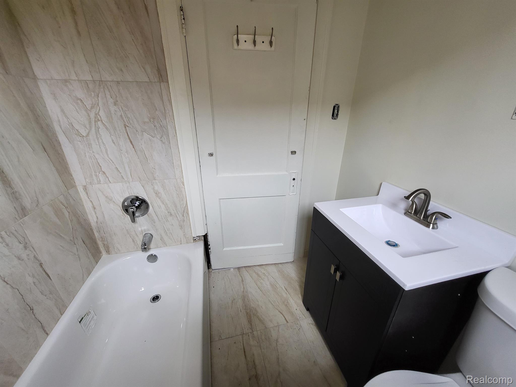 3869 Rohns Street Detroit, MI 48214 - Photo 9 of 12 Gallery Image 9