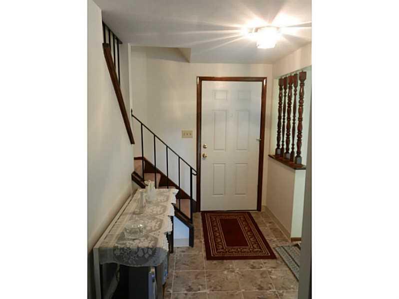1037 Fiddleback Drive McKees Rocks, PA 15136 - Photo 3 of 25 Entry/Foyer.