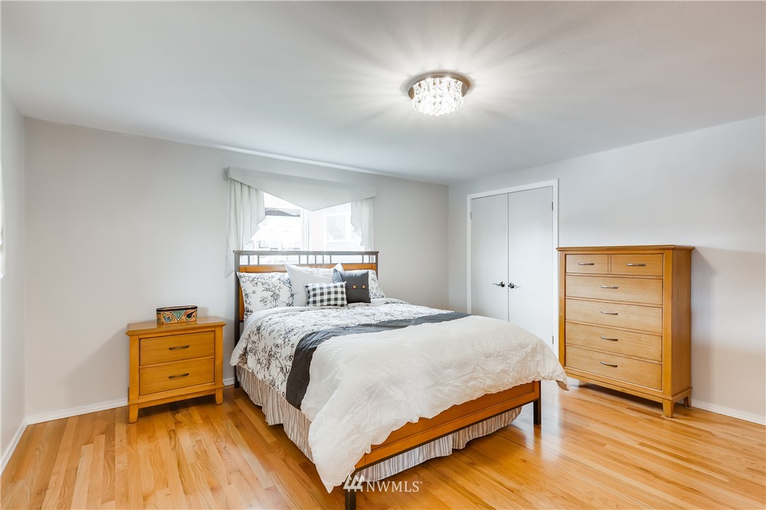 8716 East Lake Cochran Road Monroe, WA 98272 - Photo 10 of 29 a bedroom with a bed and a dresser