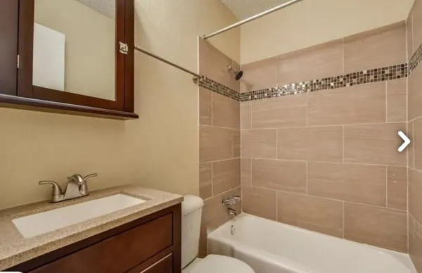 $1,000 | 2401 Manor Road, Unit 124, Austin, TX 78722