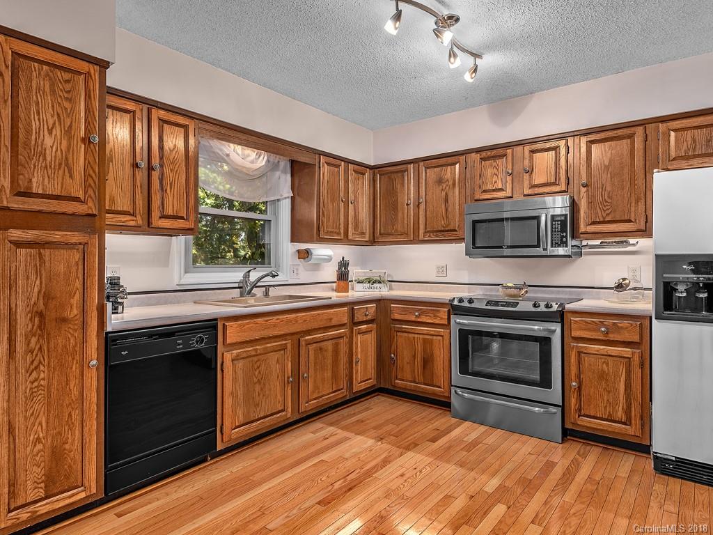 26 Tall Oaks Road Candler, NC 28715 - Photo 5 of 18 Gallery Image 5