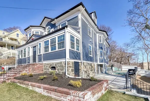$4,250 | 7 Hillside Avenue, Unit 3, Medford, MA 02155