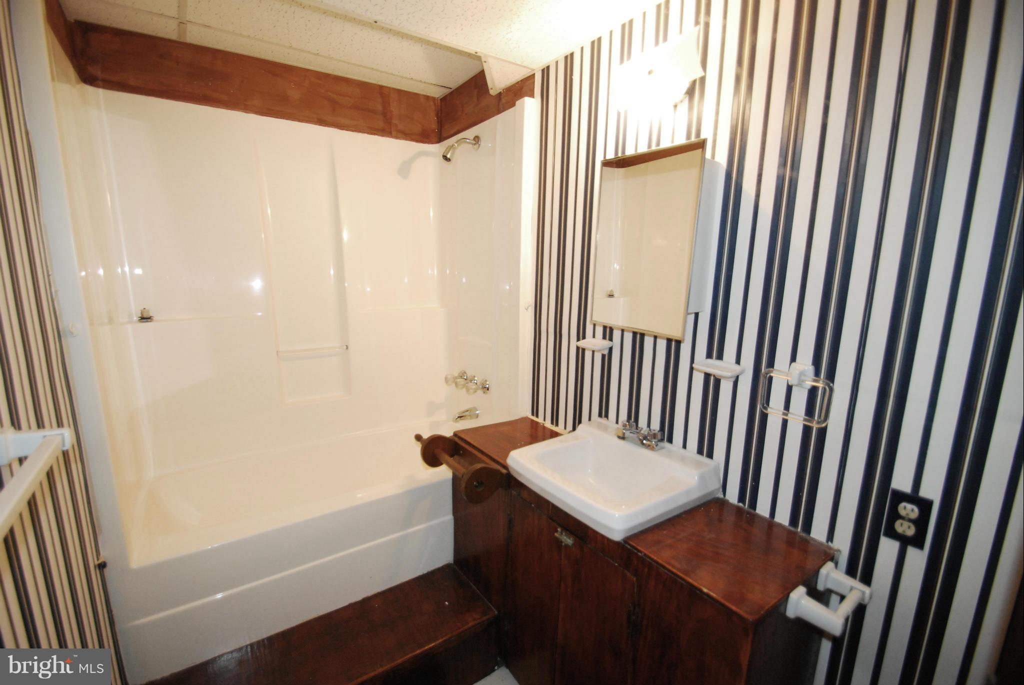 1970 Dominoe Road Annapolis, MD 21401 - Photo 21 of 30 3rd Full Bathroom (Lower Level)