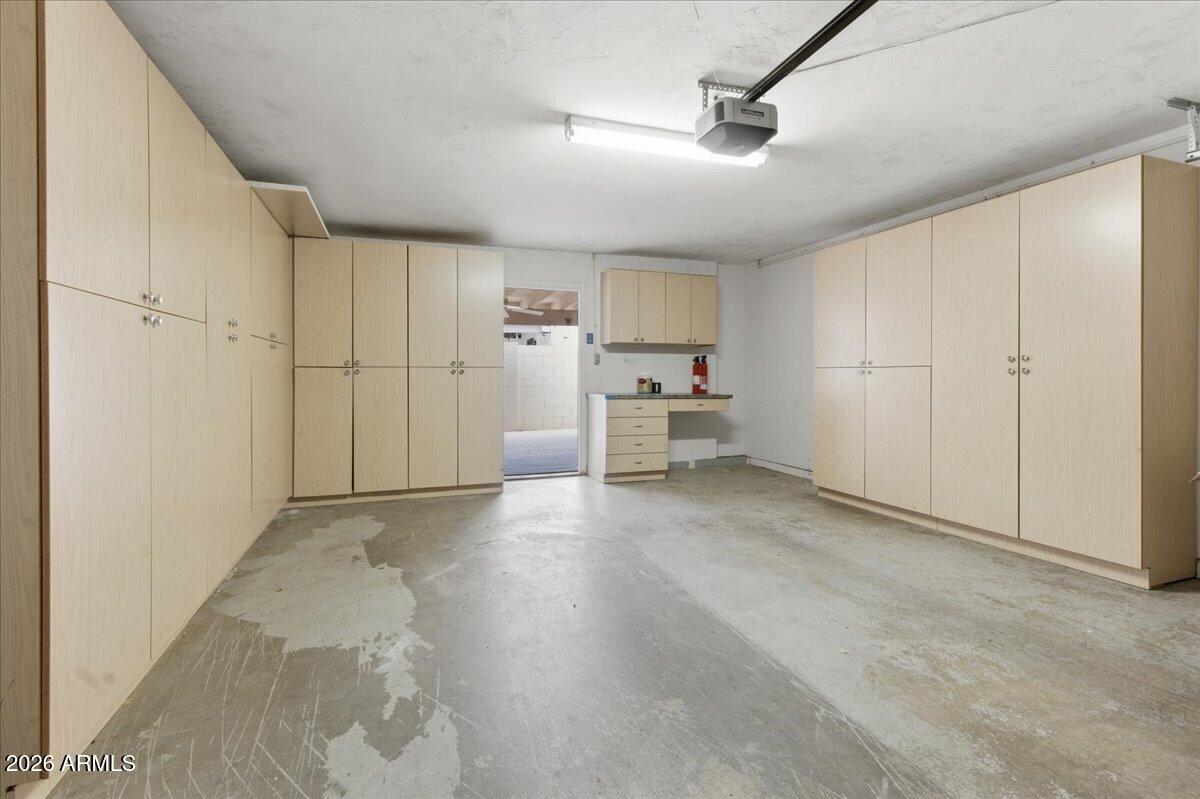 6512 North 12th Way Phoenix, AZ 85014 - Photo 27 of 39 a view of empty room with cabinet and windows