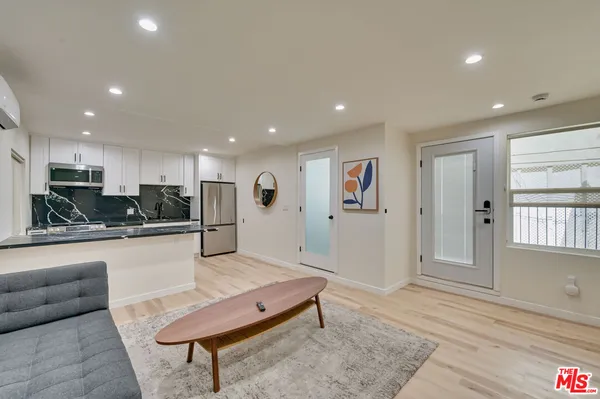 $5,450 | 9042 Phyllis Avenue, Unit B, West Hollywood, CA 90069