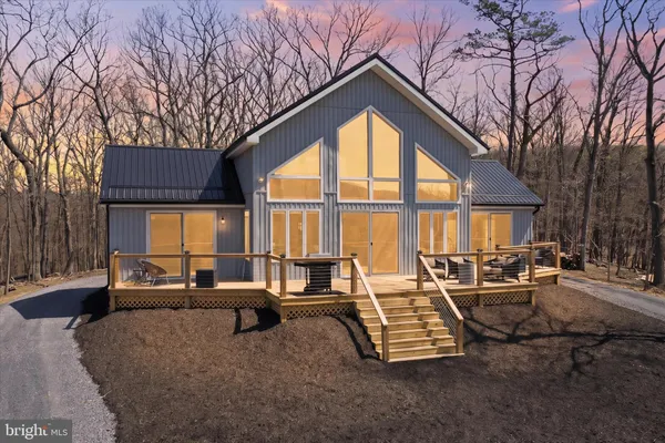 $600,000 | 432 Lost Point Lane, Berkeley Springs, WV 25411