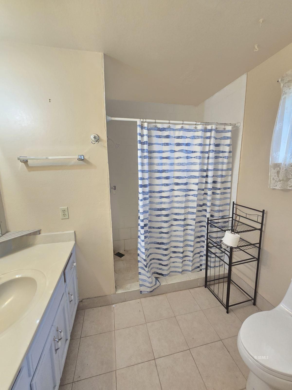 220 South Broadway Street Ridgecrest, CA 93555 - Photo 9 of 11 a bathroom with a sink a toilet and shower
