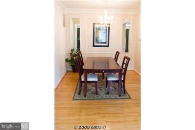 21364 Sawyer Square Ashburn, VA 20147 - Photo 4 of 17 Dining Room
