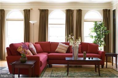 21364 Sawyer Square Ashburn, VA 20147 - Photo 5 of 17 Living Room