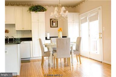 21364 Sawyer Square Ashburn, VA 20147 - Photo 7 of 17 Kitchen