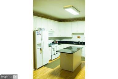 21364 Sawyer Square Ashburn, VA 20147 - Photo 8 of 17 Kitchen