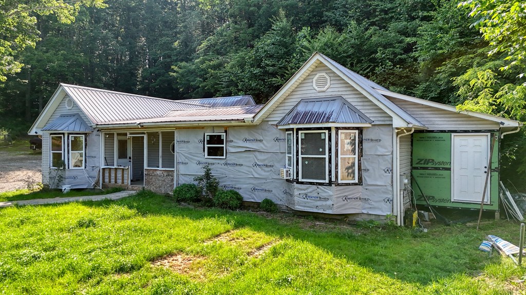 2152 Bugscuffle Spur Hiawassee, GA 30546 - Photo 3 of 41