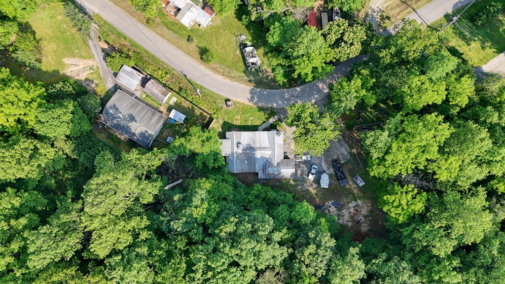 2152 Bugscuffle Spur Hiawassee, GA 30546 - Photo 6 of 41