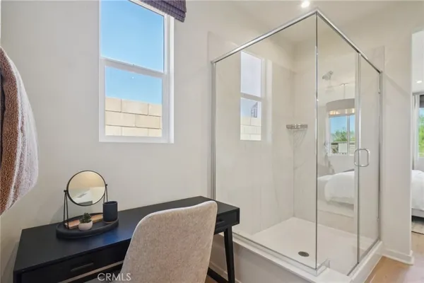 a en suite bathroom with a double vanity sink and mirror