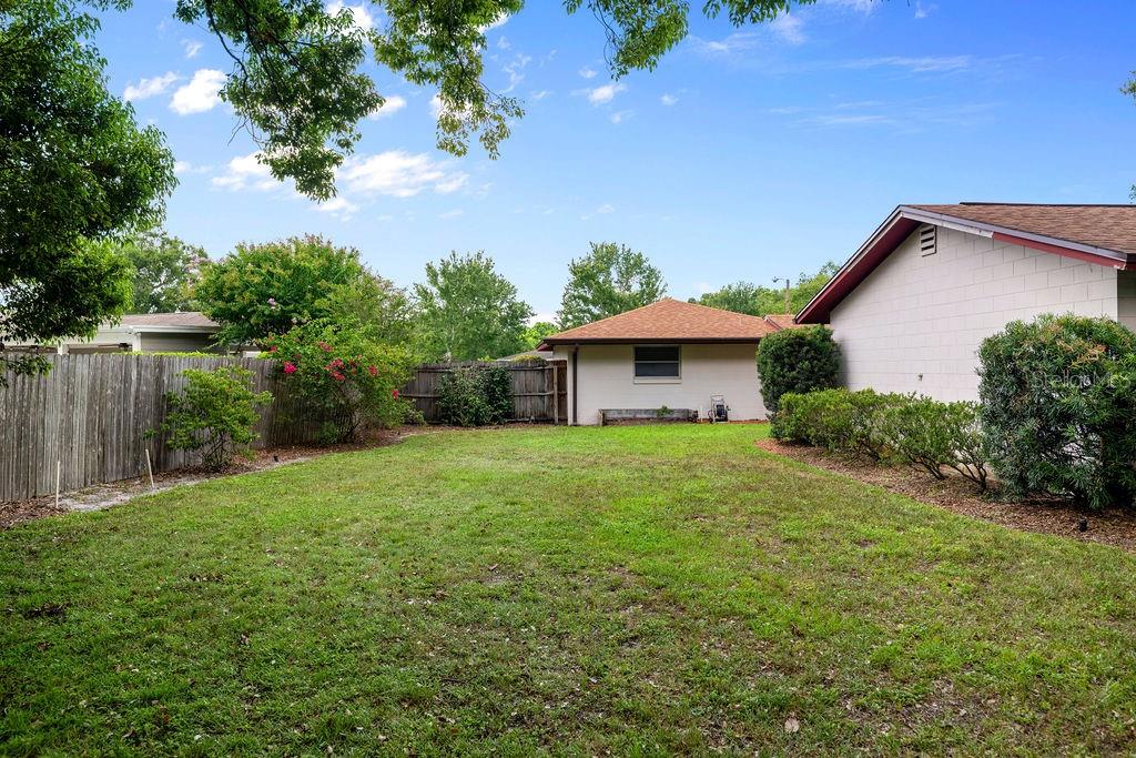 541 London Road Winter Park, FL 32792 - Photo 30 of 31 Rear Yard Courtyard Side.