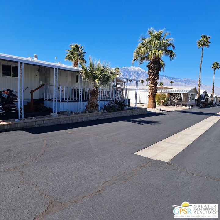 18555 Roberts Road, Unit 10 Desert Hot Springs, CA 92241 - Photo 5 of 50