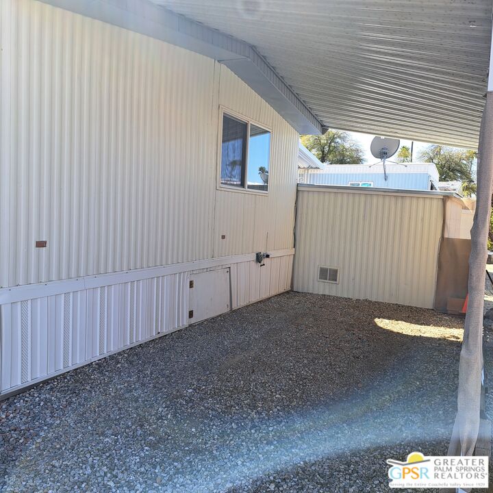 18555 Roberts Road, Unit 10 Desert Hot Springs, CA 92241 - Photo 8 of 50