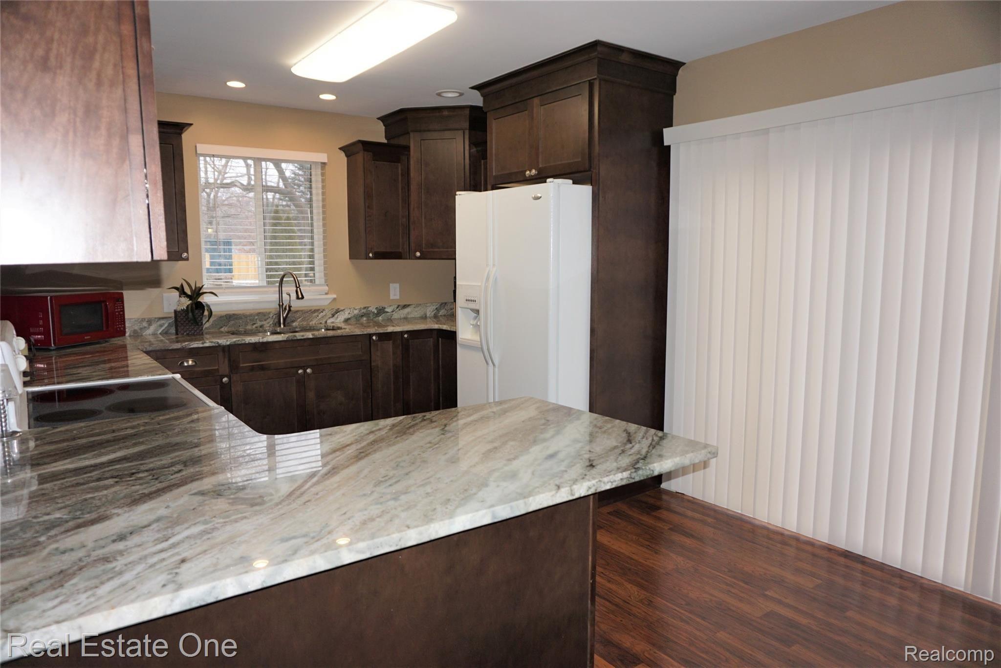 450 North Conklin Road Lake Orion, MI 48362 - Photo 4 of 25 DSC01399 (2).JPG