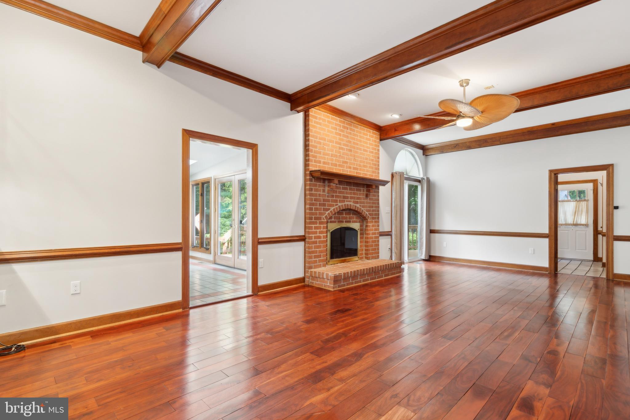 12392 Henderson Road Clifton, VA 20124 - Photo 19 of 61 Family room