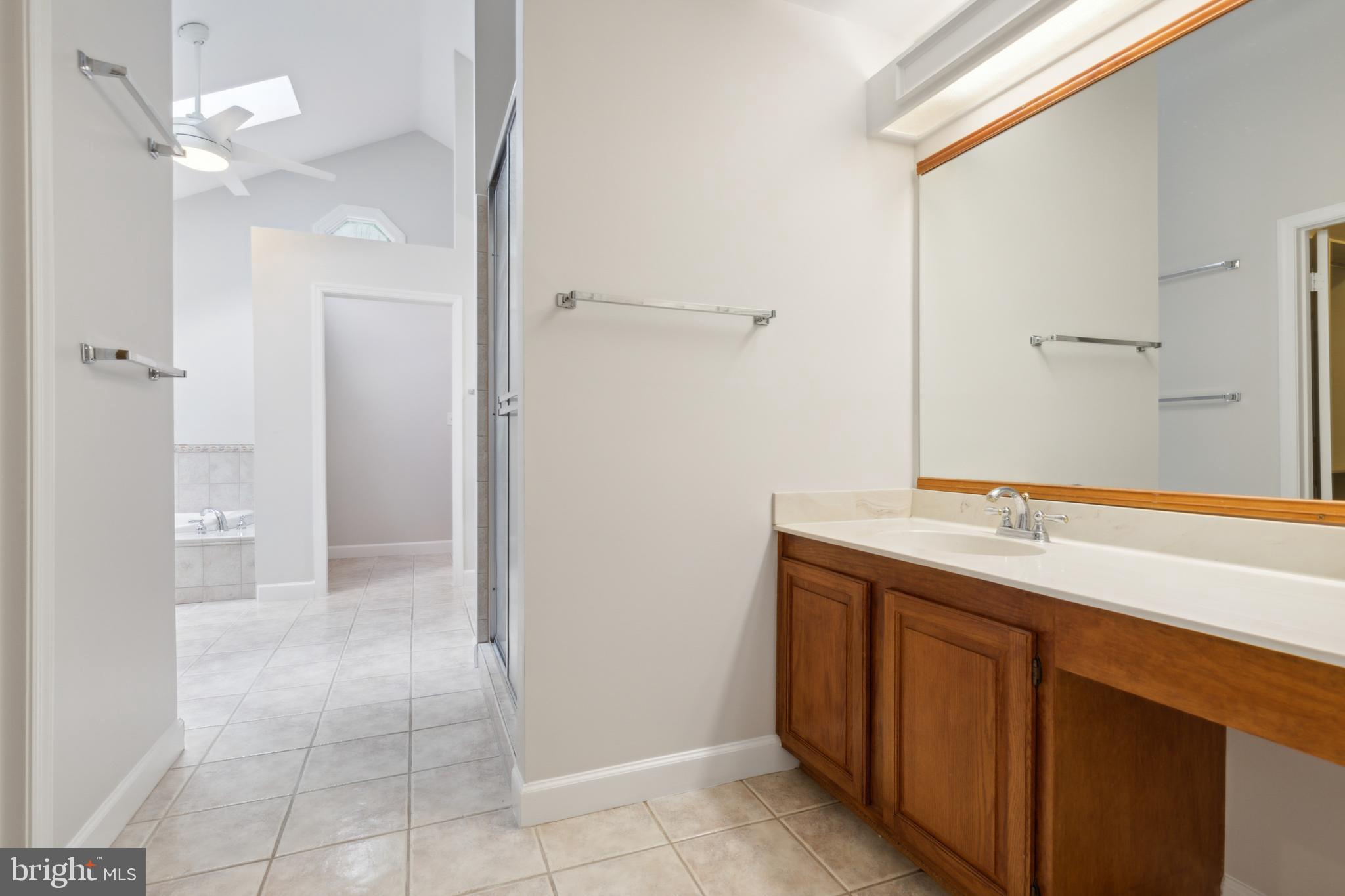 12392 Henderson Road Clifton, VA 20124 - Photo 28 of 61 Primary bath