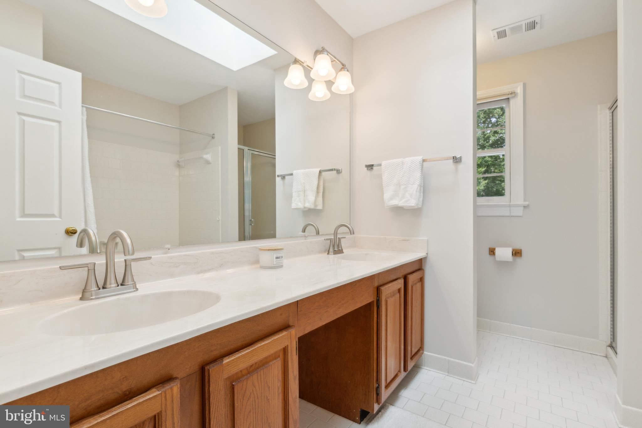 12392 Henderson Road Clifton, VA 20124 - Photo 33 of 61 Upper level full bath