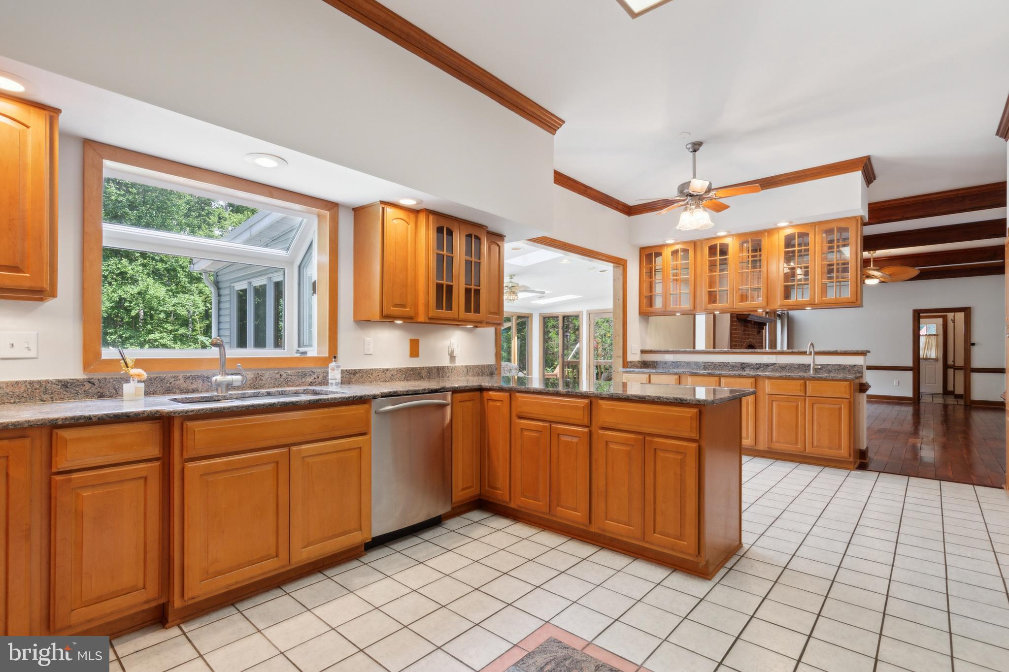 12392 Henderson Road Clifton, VA 20124 - Photo 10 of 61 Kitchen