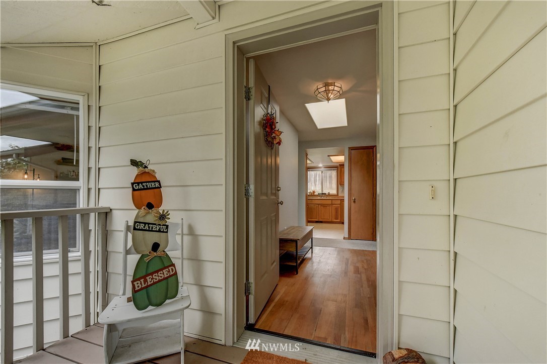 1073 Arrowhead Road Camano Island, WA 98282 - Photo 2 of 21 Gallery Image 2