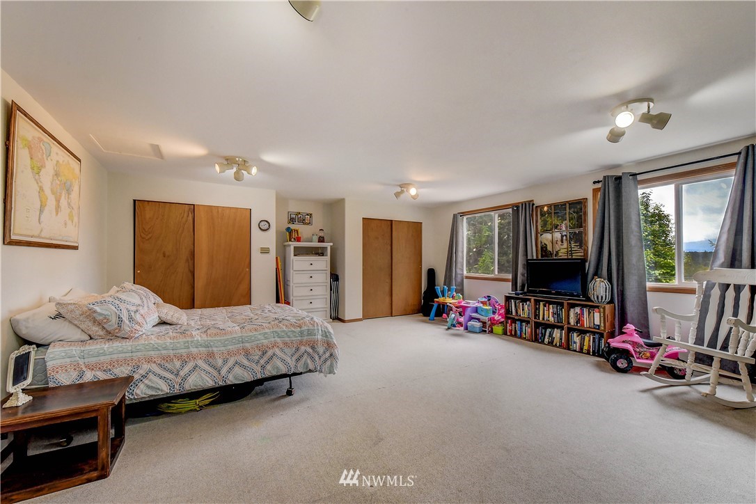 1073 Arrowhead Road Camano Island, WA 98282 - Photo 17 of 21 Gallery Image 17