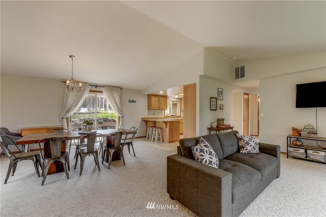 1073 Arrowhead Road Camano Island, WA 98282 - Photo 5 of 21 Gallery Image 5