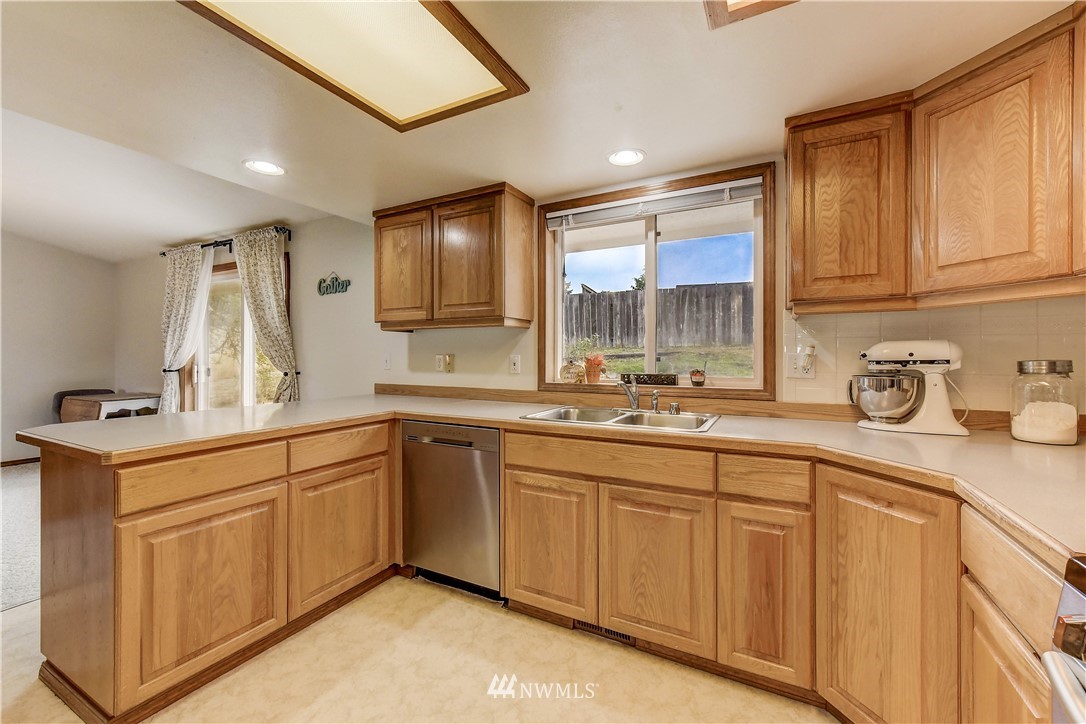 1073 Arrowhead Road Camano Island, WA 98282 - Photo 8 of 21 Gallery Image 8