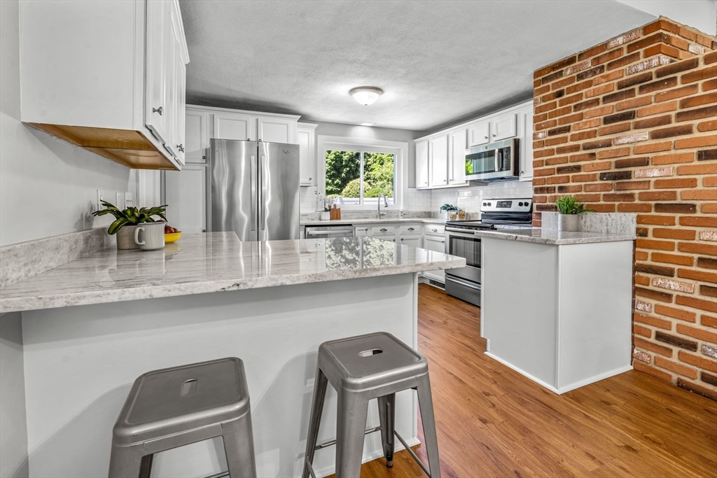 22 Temi Road Hudson, MA 01749 - Photo 6 of 39