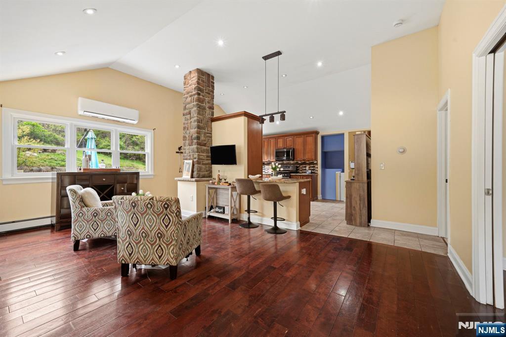22 Federal Hill Road Pompton Lakes, NJ 07442 - Photo 7 of 40