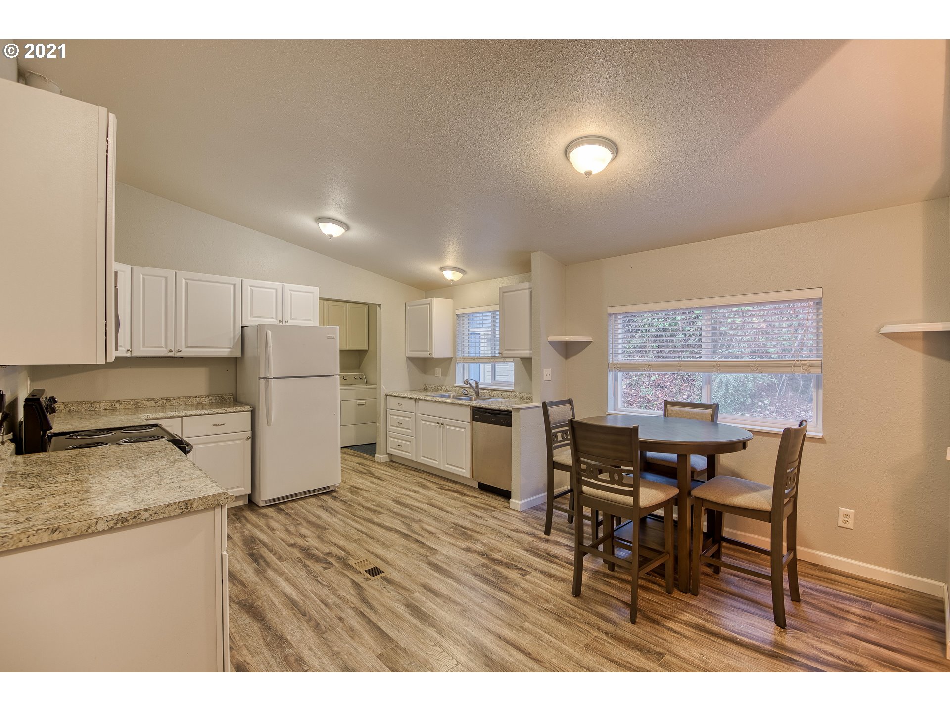 550 Bonneville Road Lakeside, OR 97449 - Photo 6 of 29 Gallery Image 6
