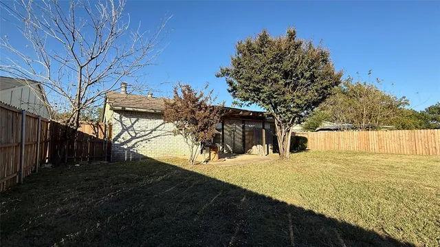 a view of back yard of the house